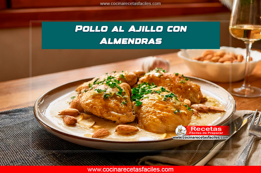 Pollo al ajillo con almendras, decorado con perejil fresco.