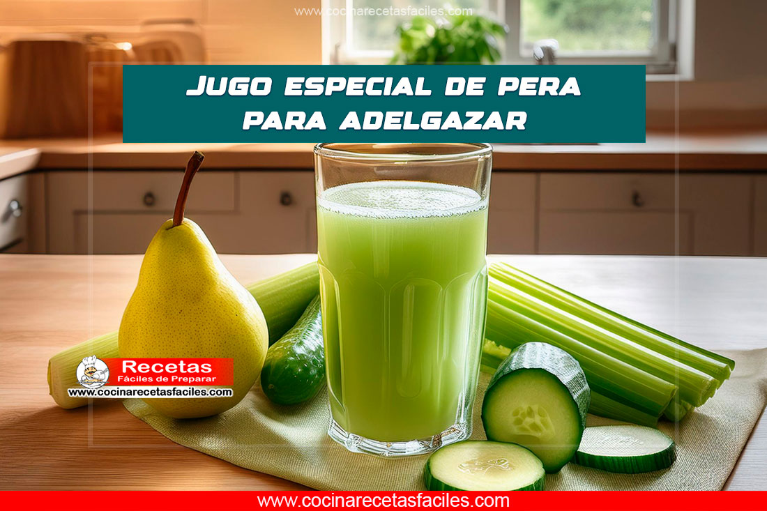 Vaso de jugo verde de pera, pepino y apio.