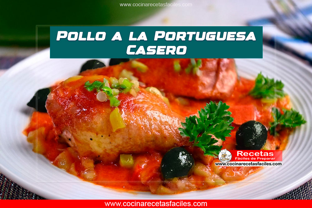Pollo a la portuguesa casero servido en una cacerola con salsa de tomate y pimientos