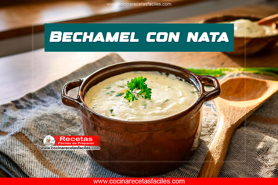 Cazuela con salsa bechamel cremosa.