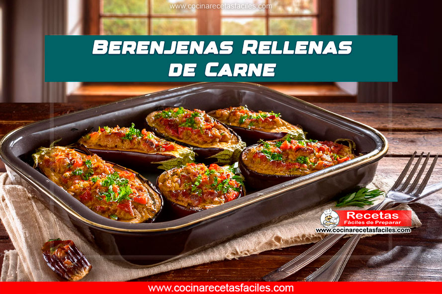Berenjenas rellenas de carne doradas y gratinadas en bandeja de horno