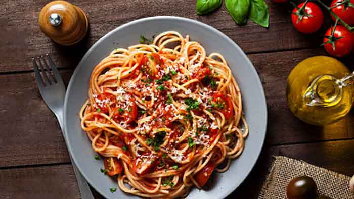 espaguetis con tomate - recetas faciles