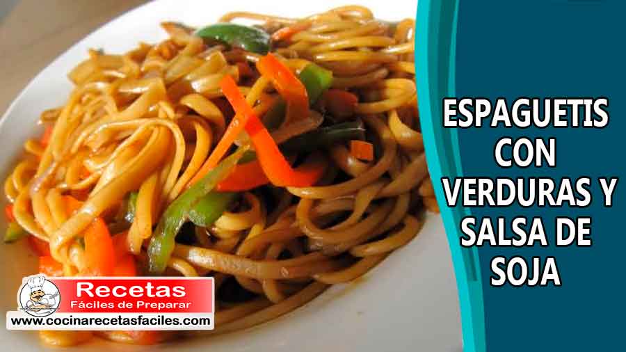 Espaguetis con verduras y salsa de soja