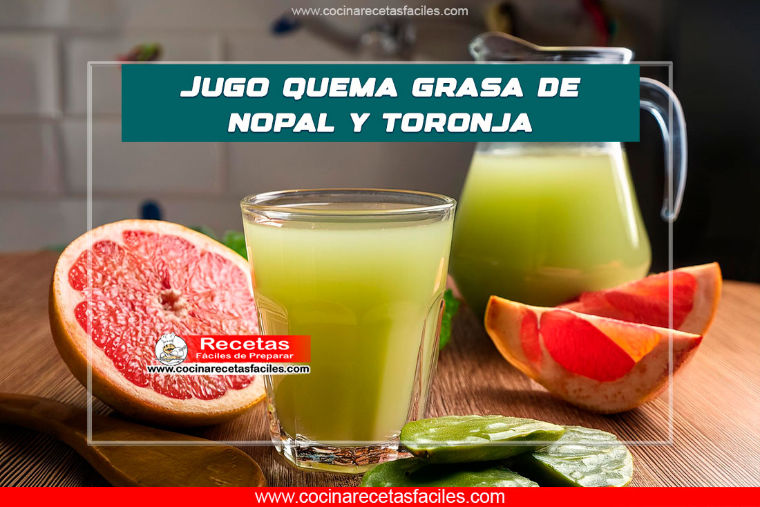 Vaso de jugo quema grasa de nopal y toronja en una mesa de