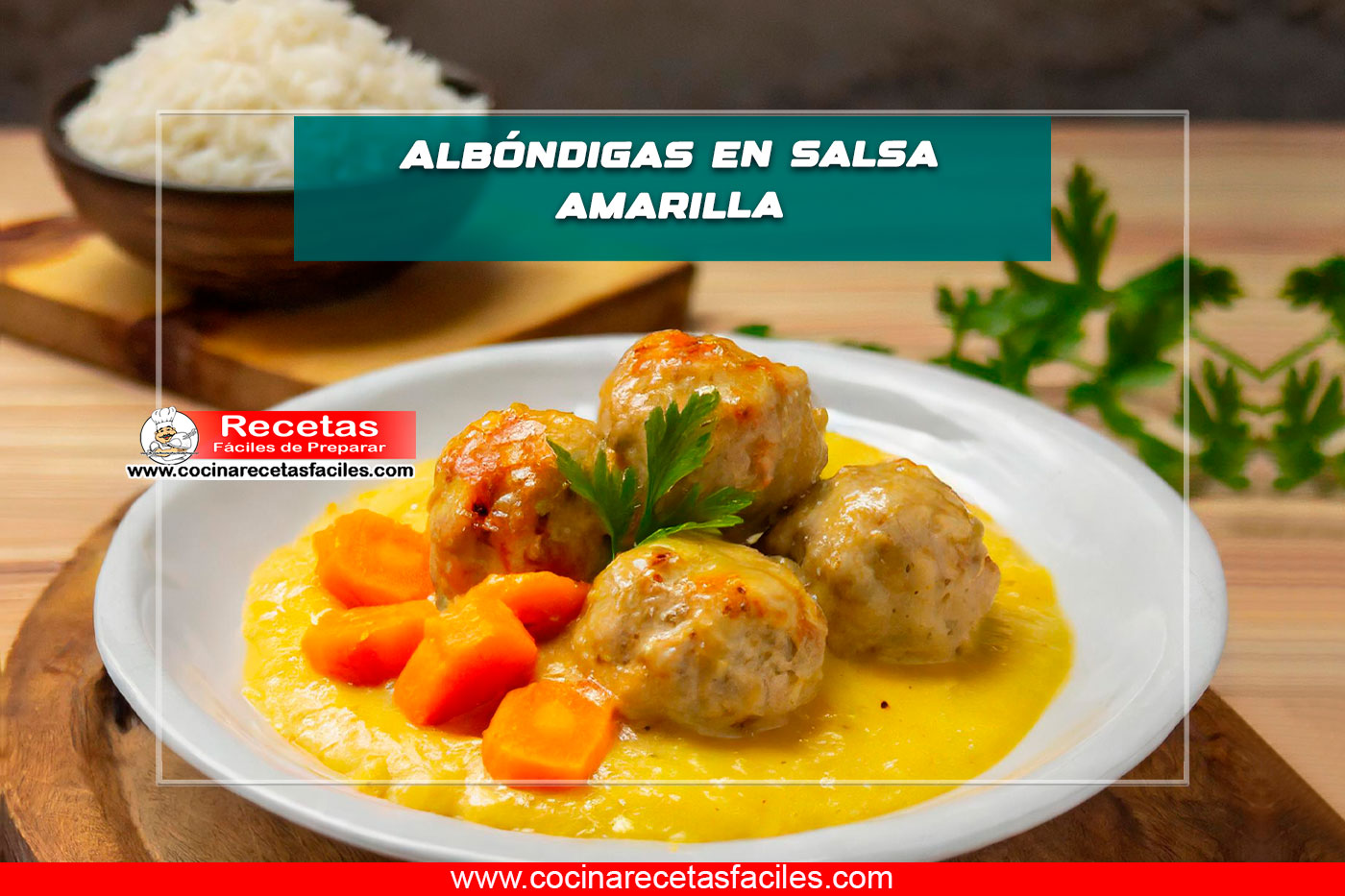 "Imagen de albóndigas en salsa amarilla con arroz blanco y zanahorias. Las albóndigas están doradas y cubiertas con una salsa cremosa de color amarillo. El plato es una combinación única de sabores tradicionales y modernos."