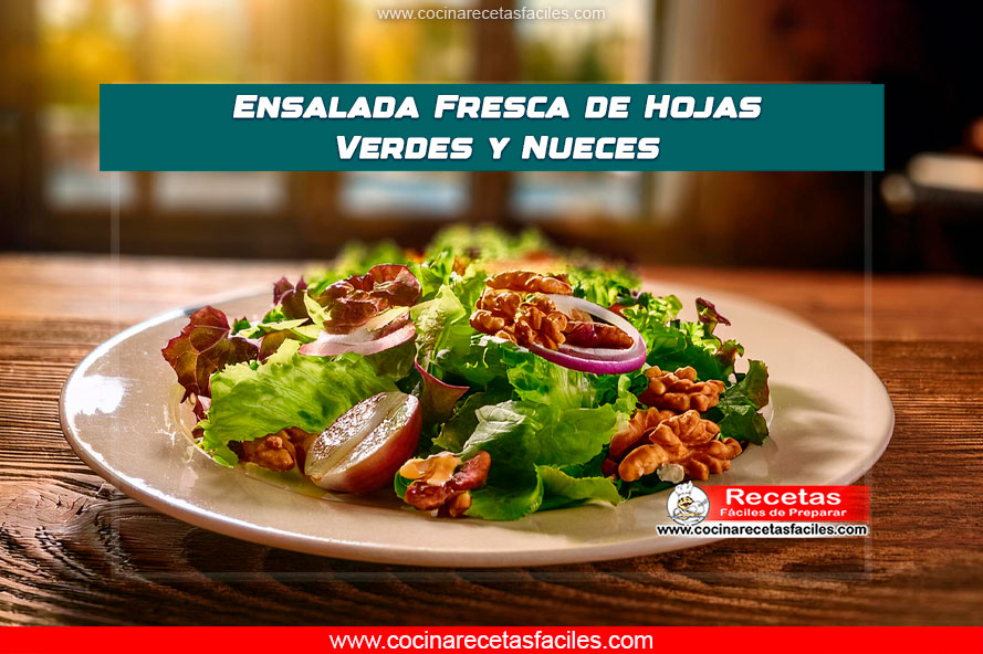 Ensalada fresca de hojas verdes con nueces y aderezo balsámico