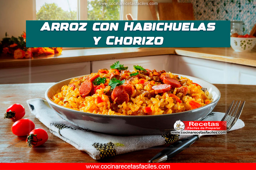 Plato de arroz con habichuelas y chorizo servido en una mesa rústica