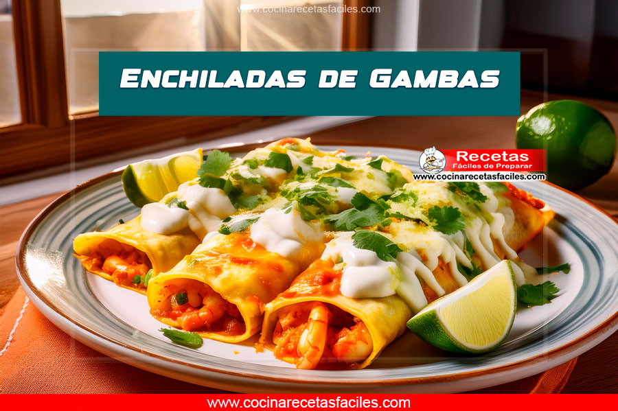 Enchiladas de gambas servidas con salsa verde, queso derretido y crema