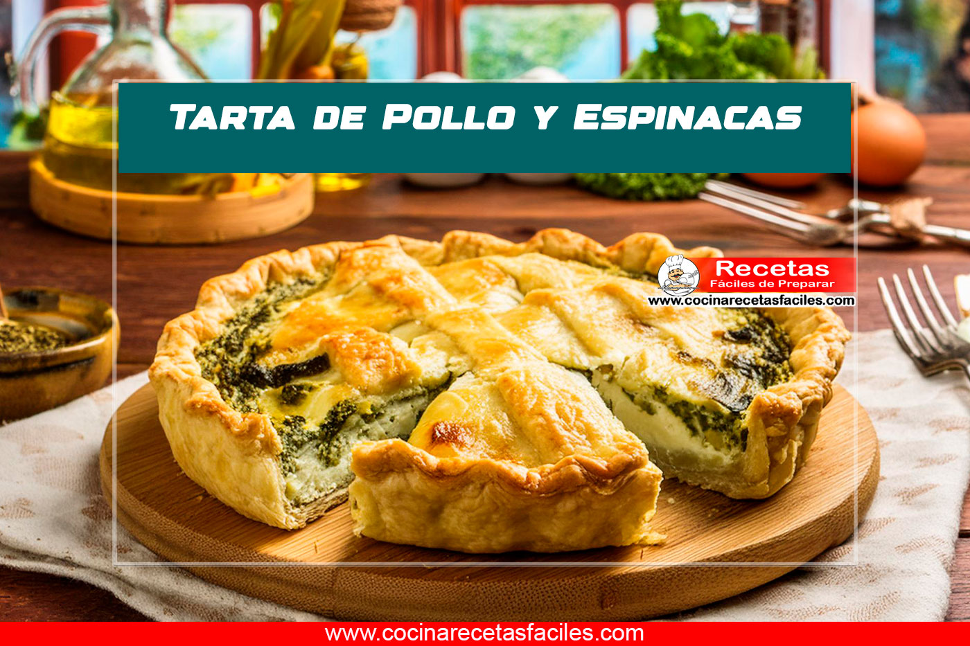 "Tarta de pollo y espinacas recién horneada sobre tabla de madera."