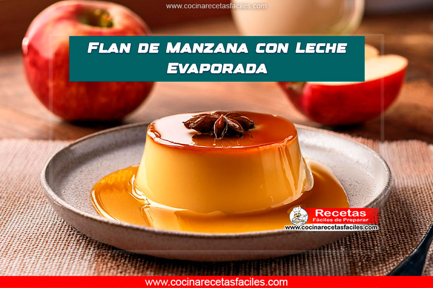 Flan de manzana con leche evaporada en un plato, cubierto de caramelo