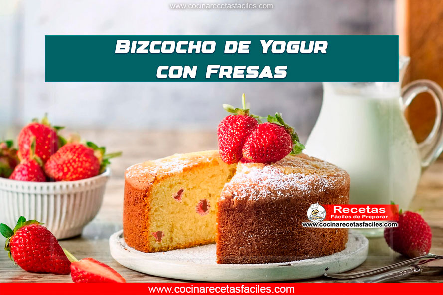 Bizcocho de Yogur con Fresas esponjoso y decorado, acompañado de fresas frescas y yogur, sobre una mesa de madera con mantel blanco en una cocina luminosa.