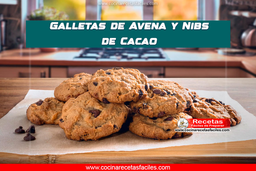 "Galletas de avena doradas con nibs de cacao sobre una bandeja de hornear."