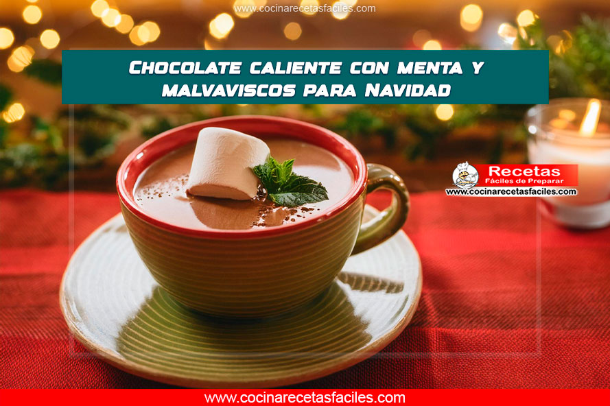 "Chocolate caliente con menta y malvaviscos, decorado con menta fresca y ralladura de chocolate."