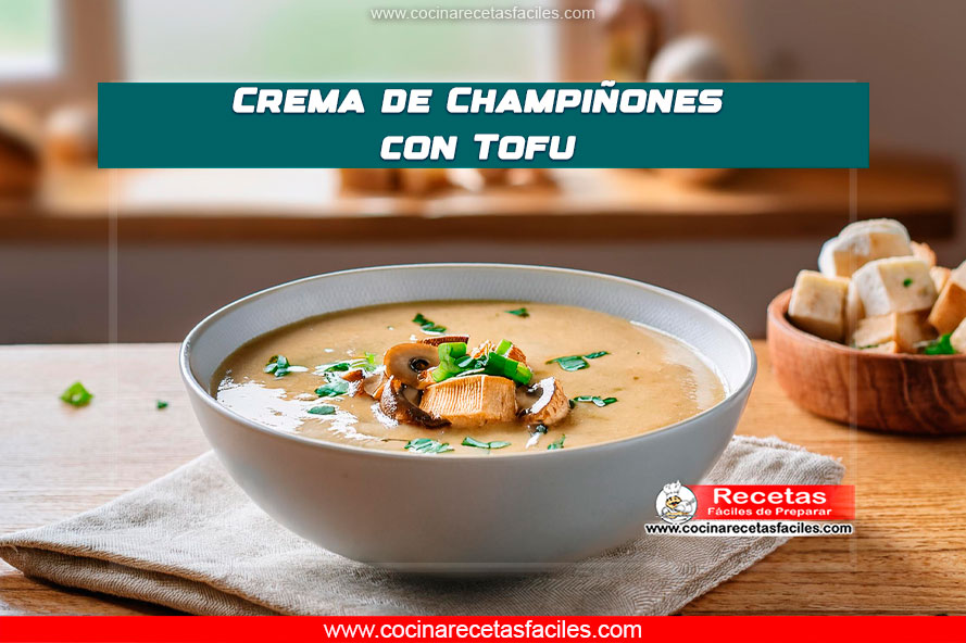 Crema de champiñones con tofu servida en un bol blanco