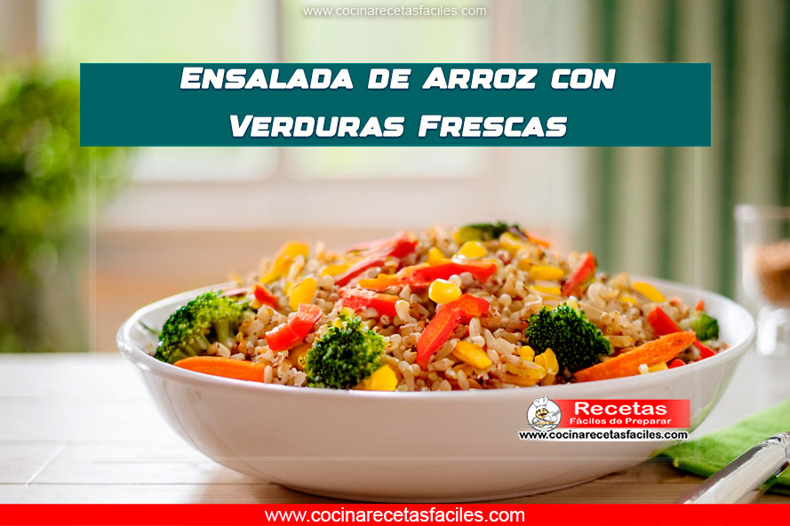 Ensalada de arroz con verduras frescas