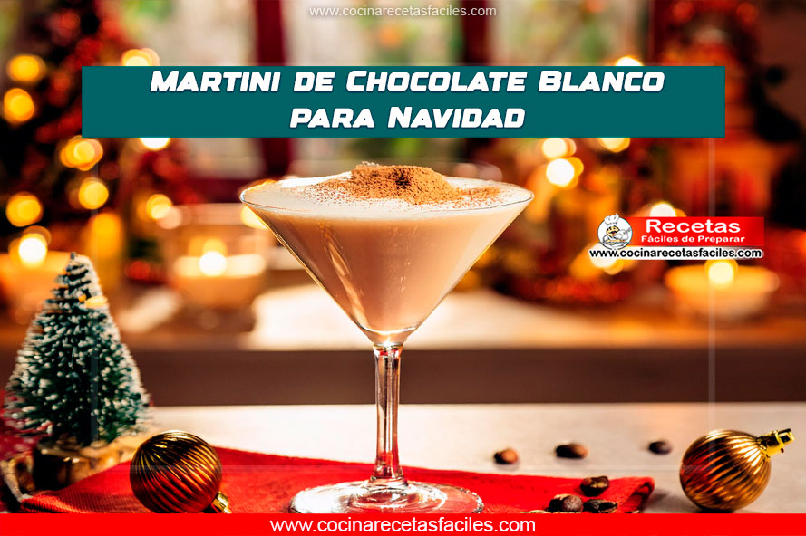 Martini de chocolate blanco con cacao en polvo, chocolate rallado y granos de café, servido en una copa elegante con malvavisco en el borde, en un ambiente navideño cálido.