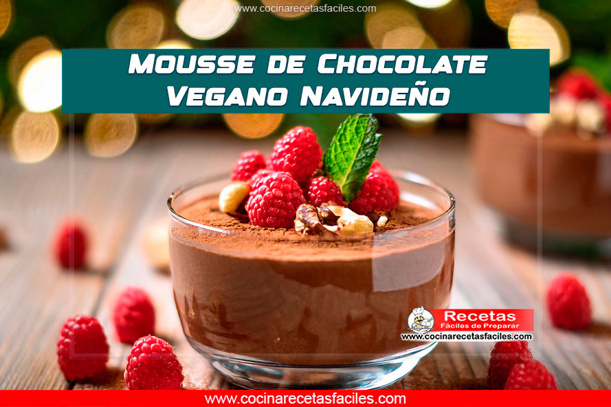 Mousse de chocolate vegano navideño en recipientes con canela y nuez moscada