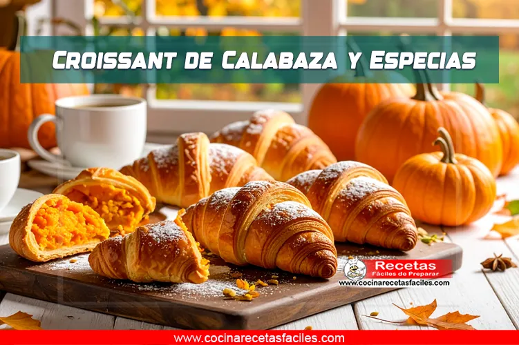 Croissant relleno de calabaza especiada, decorado con azúcar glas.