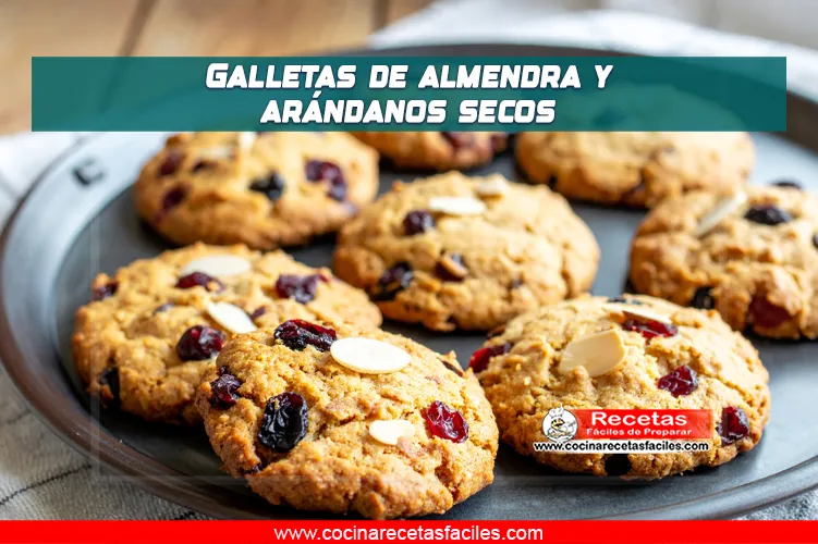 Galletas de almendra con arándanos secos y almendras laminadas.