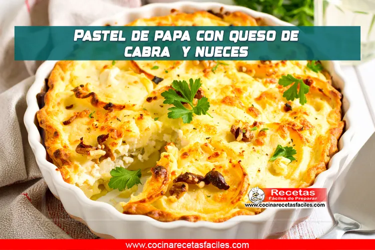 Pastel de papa con queso de cabra y nueces, gratinado al horno y servido con perejil fresco