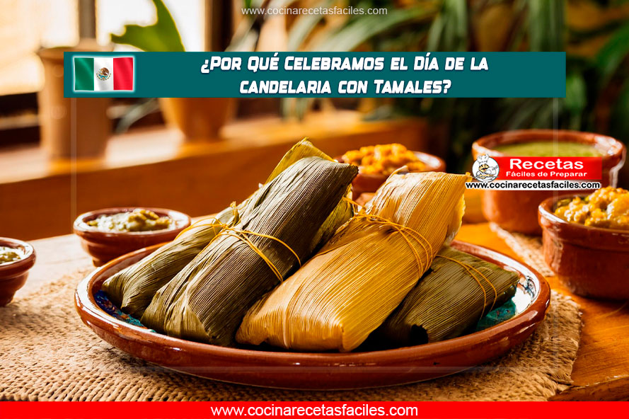 Un plato de tamales mexicanos en hojas de maíz sobre una mesa rústica, en un ambiente de cocina acogedora