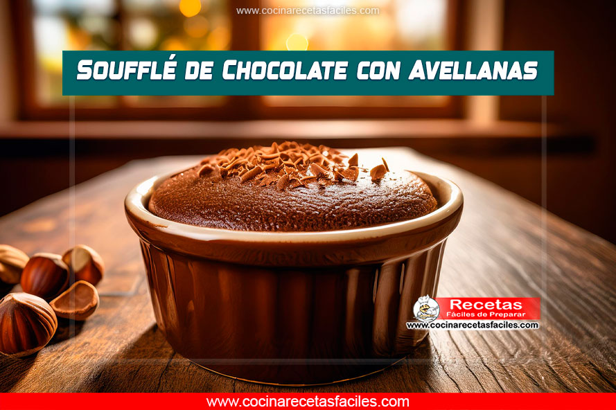 Soufflé de chocolate con avellanas recién horneado