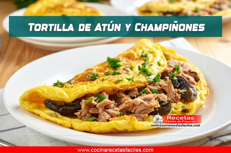 Tortilla casera de atún con champiñones dorados y perejil fresco, servida en porciones.