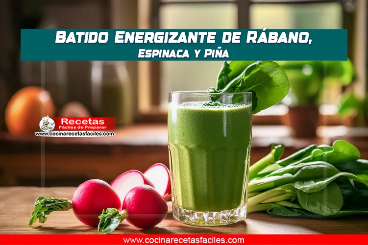 Batido energizante de rábano, espinaca y piña en un vaso.