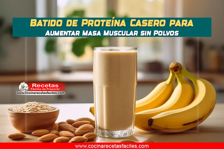 Vaso con batido de proteína casero acompañado de ingredientes naturales.