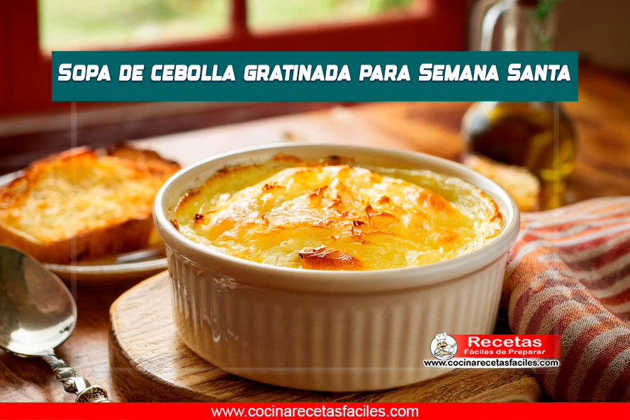 Sopa de cebolla gratinada servida en un tazón con pan crujiente y queso dorado.