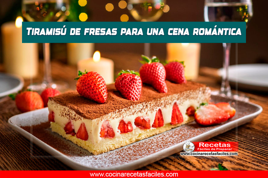 Tiramisú de fresas servido en una cena romántica