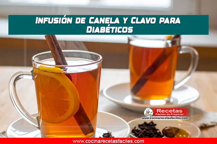 Infusión de canela y clavo servida en taza con rodaja de limón y miel al lado.