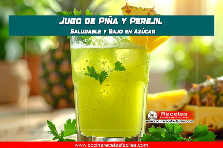 Vaso con jugo de piña y perejil decorado con limón y perejil fresco