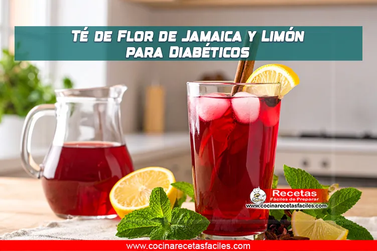 Vaso de té de flor de jamaica con hielo, limón y hojas de menta, ideal para diabéticos.