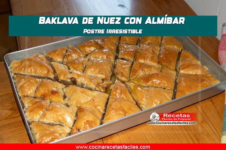 Baklava de nuez bañado en almíbar, crujiente y dorado