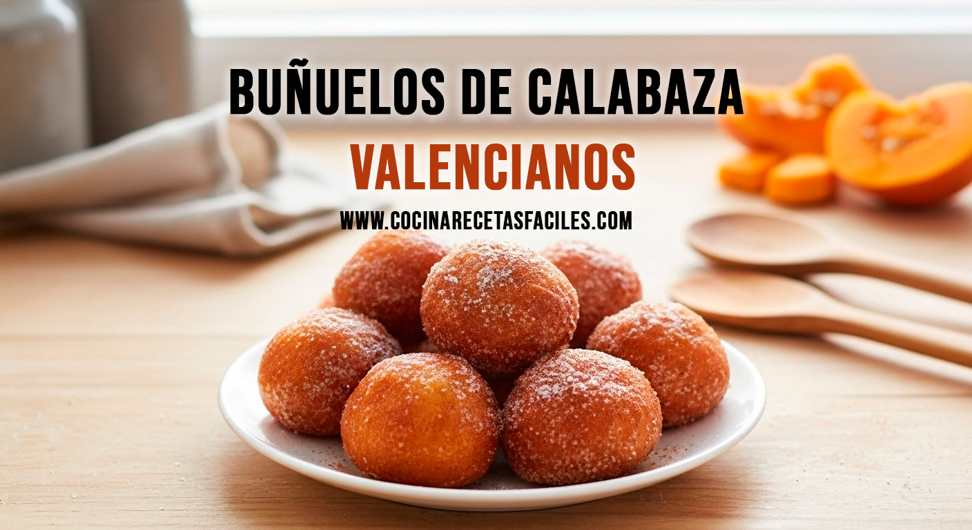 Buñuelos de calabaza valencianos dorados y espolvoreados con azúcar y canela sobre mesa de madera rústica, receta tradicional española